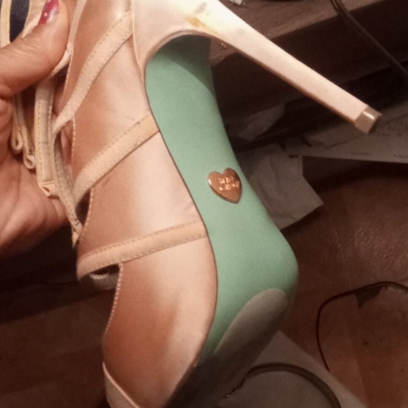 Woman's boot heel - Picture 5 of 8